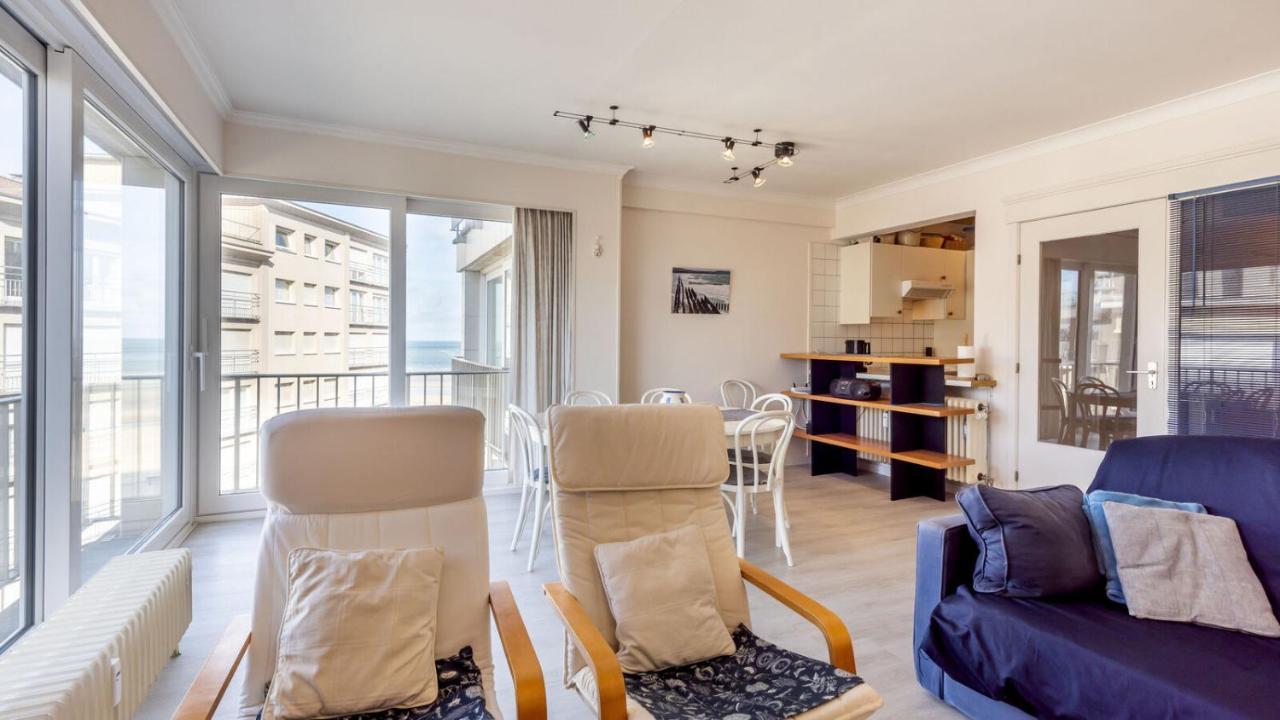 Zonnig En Gezellig Appartement Met Zijdelings Zeezicht En Zwembad In Koksijde Exterior photo