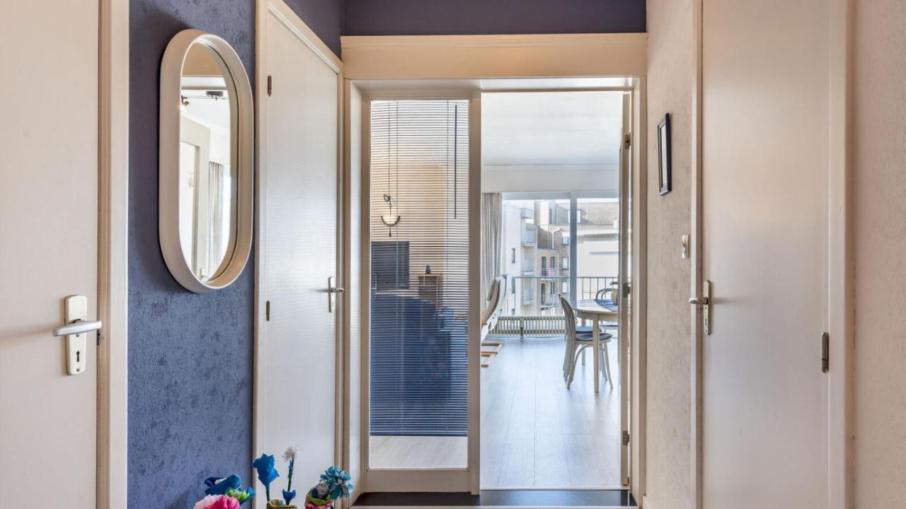 Zonnig En Gezellig Appartement Met Zijdelings Zeezicht En Zwembad In Koksijde Exterior photo
