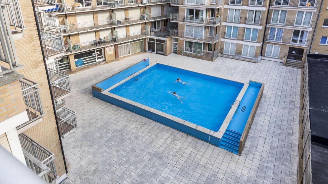 Zonnig En Gezellig Appartement Met Zijdelings Zeezicht En Zwembad In Koksijde Exterior photo
